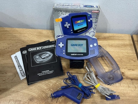 Konsola Gameboy Advance + Akcesoria Używana