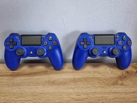 Konsola PlayStation 4 Slim 500 GB Days of Play + 2 Pady DualShock 4 Używana Konsola PlayStation 4 Slim 500 GB Days of Play + 2 Pady DualShock 4 Używana