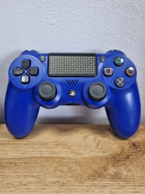 Konsola PlayStation 4 Slim 500 GB Days of Play + 2 Pady DualShock 4 Używana Konsola PlayStation 4 Slim 500 GB Days of Play + 2 Pady DualShock 4 Używana