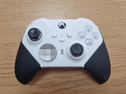 Oryginalny Pad Kontroler Microsoft Xbox Elite 2 biało-czarny + dodatkowe łopatki | Używany