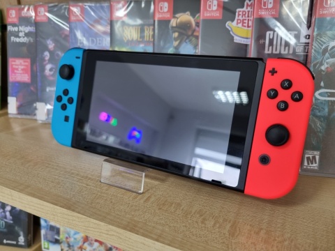 Konsola Nintendo Switch V2 Niebiesko Czerwone | Używane Konsola Nintendo Switch V2 Niebiesko Czerwone | Używane