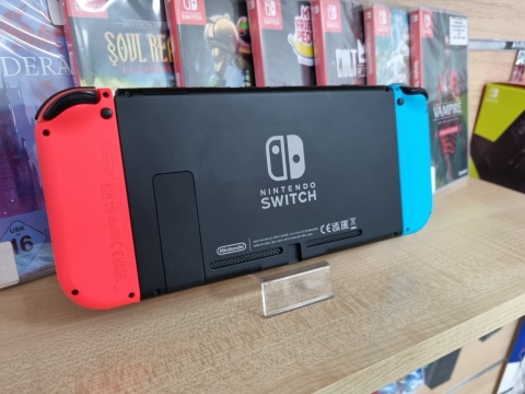 Konsola Nintendo Switch V2 Niebiesko Czerwone | Używane Konsola Nintendo Switch V2 Niebiesko Czerwone | Używane