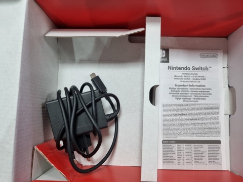 Konsola Nintendo Switch V2 Niebiesko Czerwone | Używane Konsola Nintendo Switch V2 Niebiesko Czerwone | Używane