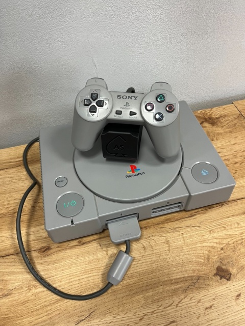 Konsola PlayStation 1 + Pad PS1 Używane Konsola PlayStation 1 + Pad PS1 Używane