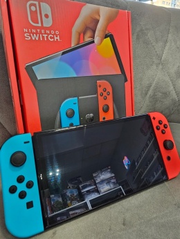 Konsola Nintendo Switch OLED Niebiesko Czerwona + Pokrowiec Używana