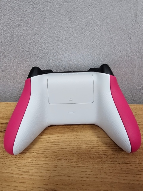 Kontroler Pad Xbox Series Deep Pink Bezprzewodowy | Z pudełkiem Używany Kontroler Pad Xbox Series Deep Pink Bezprzewodowy | Z pudełkiem Używany