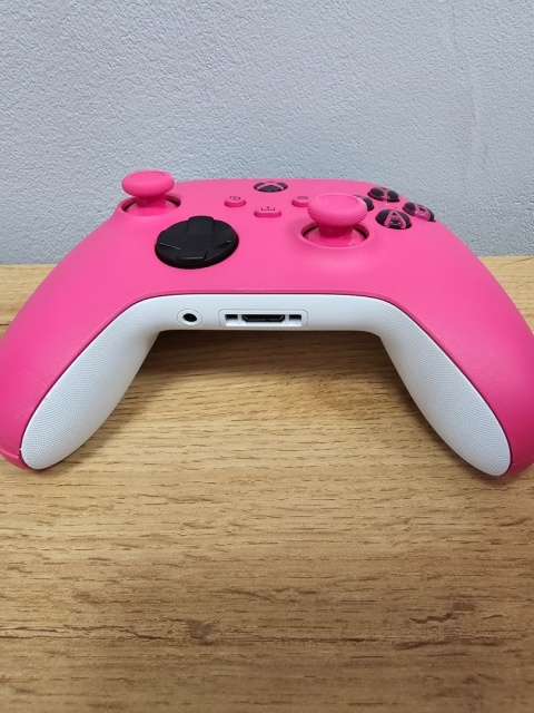 Kontroler Pad Xbox Series Deep Pink Bezprzewodowy | Z pudełkiem Używany Kontroler Pad Xbox Series Deep Pink Bezprzewodowy | Z pudełkiem Używany