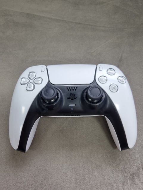Playstation 5 FAT z napędem + Oryginalny Pad DualSense PS5 Używane Playstation 5 FAT z napędem + Oryginalny Pad DualSense PS5 Używane