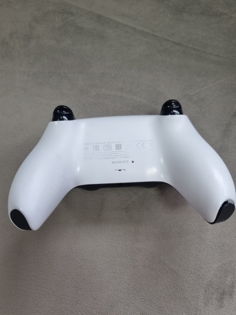 Playstation 5 FAT z napędem + Oryginalny Pad DualSense PS5 Używane Playstation 5 FAT z napędem + Oryginalny Pad DualSense PS5 Używane