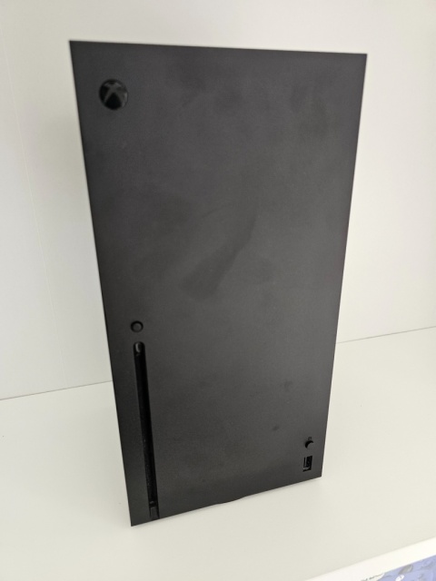 Konsola Microsoft Xbox Series X 1 TB + Oryginalny Pad Uzywana Konsola Microsoft Xbox Series X 1 TB + Oryginalny Pad Uzywana