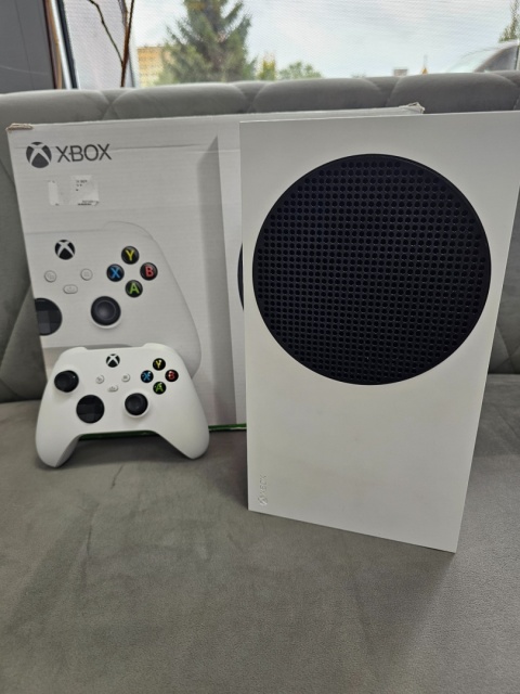 Konsola Microsoft Xbox Series S 512 GB Biała + Oryginalny Pad Xbox Series Biały Używana Konsola Microsoft Xbox Series S 512 GB Biała + Oryginalny Pad Xbox Series Biały Używana